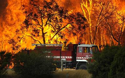 Rozsáhlý požár 125 kilometrů západně od Melbourne.
