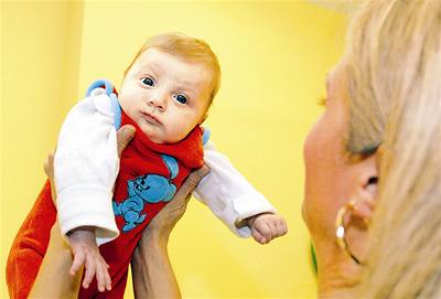 Chce ji zpt. Pr tdn trvalo osmnctilet Anet Tokarikov tk rozhodovn. Nejprve odloila svoji Barboru do babyboxu, nyn ji chce zpt.