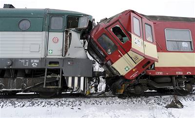 Srážka vlaků v Paskově na Frýdecko-Místecku si vyžádala dvě desítky zraněných.