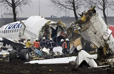 Boeing se rozlomil na dva kusy.