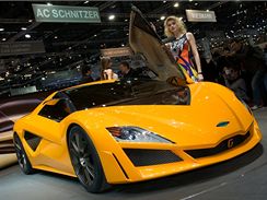 Frazen-Nash Namir, který znovuo�ivuje slavnou britskou zna�ku, navrhlo studio Giugiaro. Supersportovní automobil je pohán�n elektromotorem, kterému po vybití akumulátor� dodává energii rota�ní spalovací motor. 