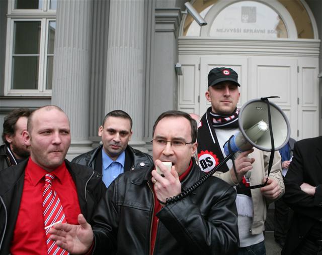Nejvyí správní soud v Brn zamítl 4. bezna vládní návrh na rozputní krajn pravicové Dlnické strany