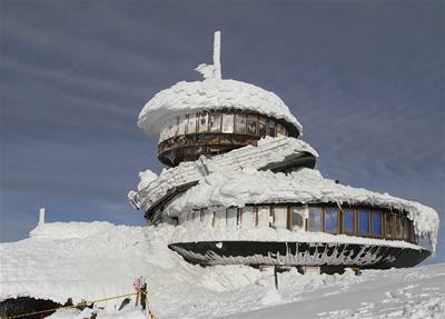 Zřícená observatoř na Sněžce