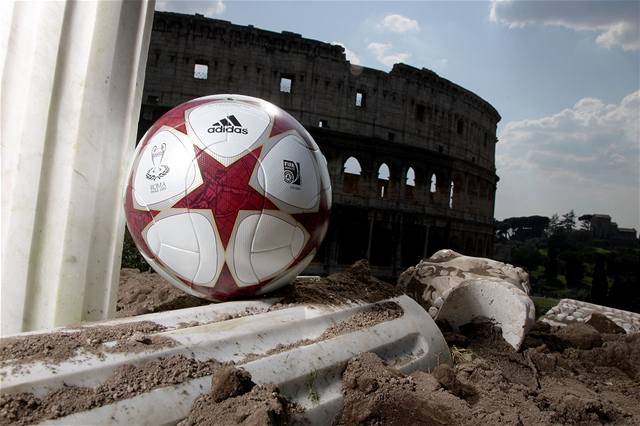 Mí vyrobený firmou Adidas pro ímské finále fotbalové Ligy mistr byl pedstaven 16. bezna ped Koloseem v italské metropoli. 