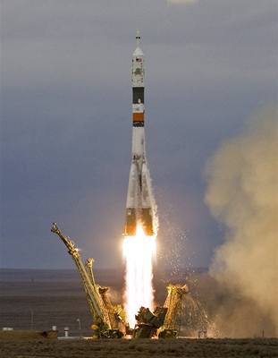 Již podruhé zamířil Charles Simonyi na oběžnou dráhu. Jeho raketa odstartovala včera v 11.49 SEČ a zpátky na Zemi by se měla vrátit 7. dubna.