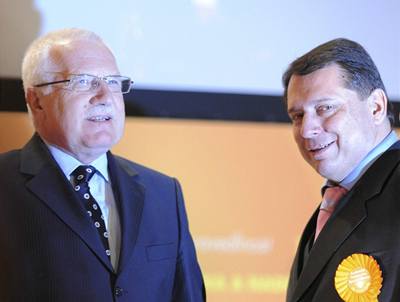 Pedseda SSD Jií Paroubek (vpravo) a prezident Václav Klaus