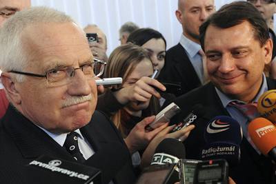 Pedseda SSD Jií Paroubek (vpravo) a prezident Václav Klaus