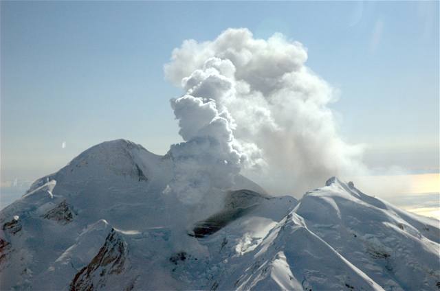 Sopka na Aljace. Mount Redoubt se probudil k ivotu skoro po 20 letech.
