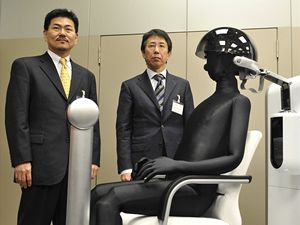 Firma Honda zkou zazen. kter propojuje mylenky v lidskm mozku s robotem.