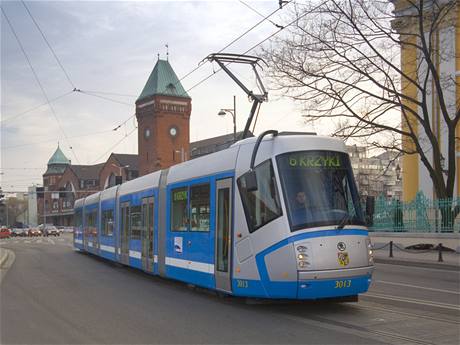 Tramvaj 16T z plzeské kodovky v ulicích polské Vratislavi.