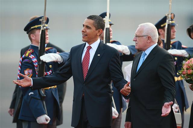 Obama v Praze. Baracka Obamu uvítal prezident Václav Klaus.