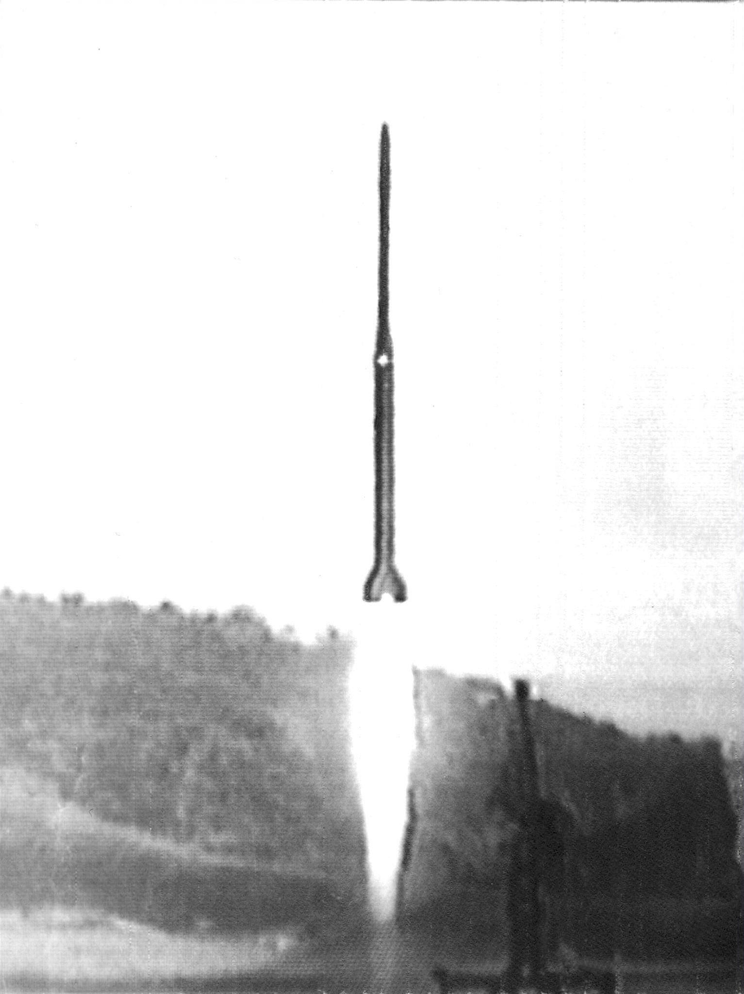Snímek rakety, kterou severokorejský reim odpálil  v roce 1998. 