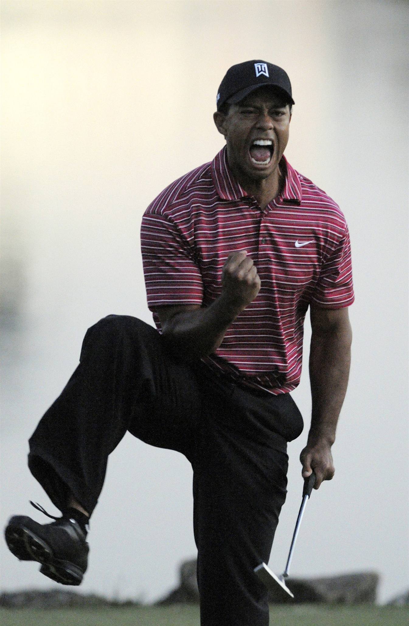 Tiger Woods se raduje z vítzství na turnaji Arnold Palmer Invitational.