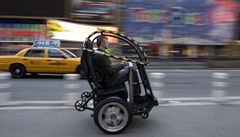 Nové mstské vozítko firmy Segway pedstavila spolenost v ulicích New Yorku.