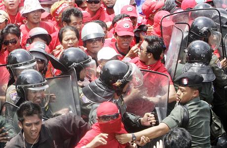 Thajtí protivládní demonstranti v letovisku Pattaya.