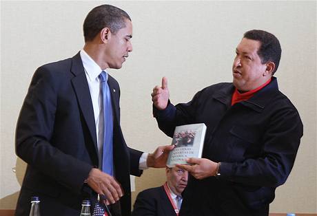 Kniha, kterou Chávez dal Obamovi, se náhle stala bestsellerem