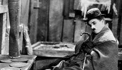 Chaplinova buřinka i šaty Marilyn jsou na prodej