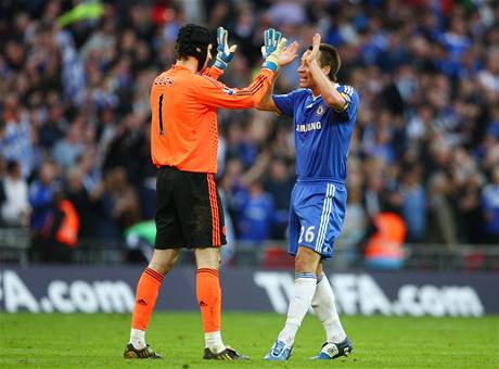 Radost Petra �echa a Johna Terryho.