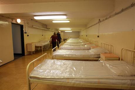 Padesát míst pro pacienty s velmi naka�livými nemocemi je v pohotovosti v podzemním t�ípatrovém bunkru pra�ské Bulovky.