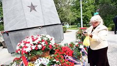 Komu vadí srp a kladivo na pomníku v Brn�?