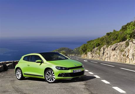 Volkswagen Scirocco první generace vstoupil na trh v roce 1973. Zelená barva odkazuje práv na tohoto dávného pedchdce.