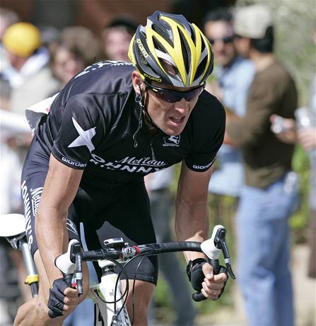 Hvzdný cyklista Lance Armstrong.