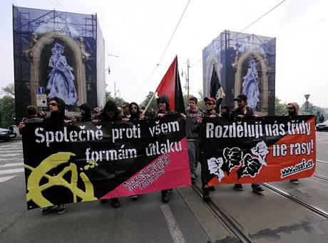 Na Steleckm ostrov se 1. kvtna seli anarchist a vyrazili na prvod Prahou. 