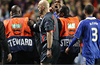 Po konci semifinále se na rozhodího Toma Henninga Övreböho vrhnul i útoník Chelsea Didier Drogba.
