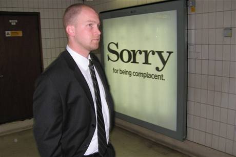 Londýnské noviny:  " Omluváme se za samolibost."