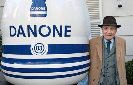 Daniel Carasso, po kterém otec v roce 1919 pojmenoval jogurty Danone zemel ve vku 103 let.