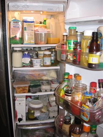 Záchranái v sídle jedné kalifornské firmy nali lednici nacpanou shnilým jídlem (ilustraní foto)