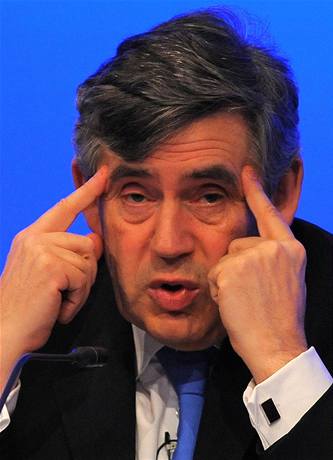 Britský premiér Gordon Brown chce ihned obnovit dvru veejnosti.