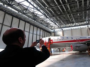 Prvn letadlo Airbus smontovan v n dnes uskutenilo svj prvn hodinov let.