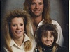 Pedpokladem úasti na webové stránce je neohrabané, vtipn zachycené rodinné foto.