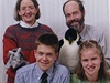 Pedpokladem úasti na webové stránce je neohrabané, vtipn zachycené rodinné foto.