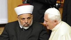 Pape protestoval proti projevu muslima