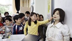 V Tokiu učí děti robotka Saya