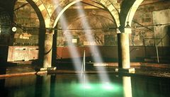 Lázn� Rudas jsou takté� v tureckém stylu.