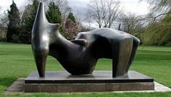 Henry Moore, Leící postava