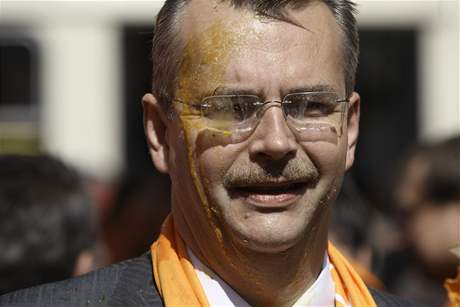 éf volební kampan SSD Jaroslav Tvrdík dostal také zásah.