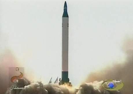Írán s úspchem vyzkouel raketu typu zem-zem s doletem 2000 kilometr.