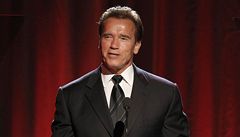 Schwarzenegger chce, aby uebnice nahradil internet