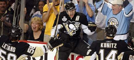Obrovská radost hokejist Pittsburghu, elem Malkin.