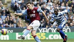 Gareth Barry v dresu Aston Villy.