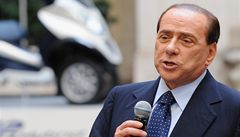 Berlusconiho skandly: intimn fotky a zneuvn vldnch letadel