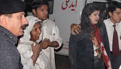 Výbuch bomby v hotelu Pákistánu zabil pt lidí. 