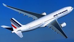 Cestující Air France se museli složit na palivo
