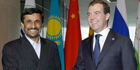 Mahmud Ahmadíneád s ruským prezidentem Dmitrijem Medvedvem