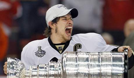 Crosby a Stanley Cup.