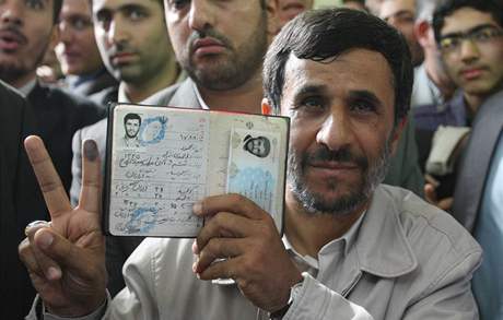 Mahmúd Ahmadíneád u voleb